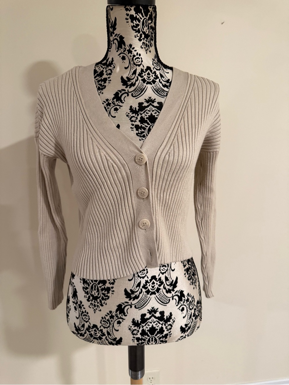 Abercrombie & Fitch Cropped Cardigan - Picture 2 of 6